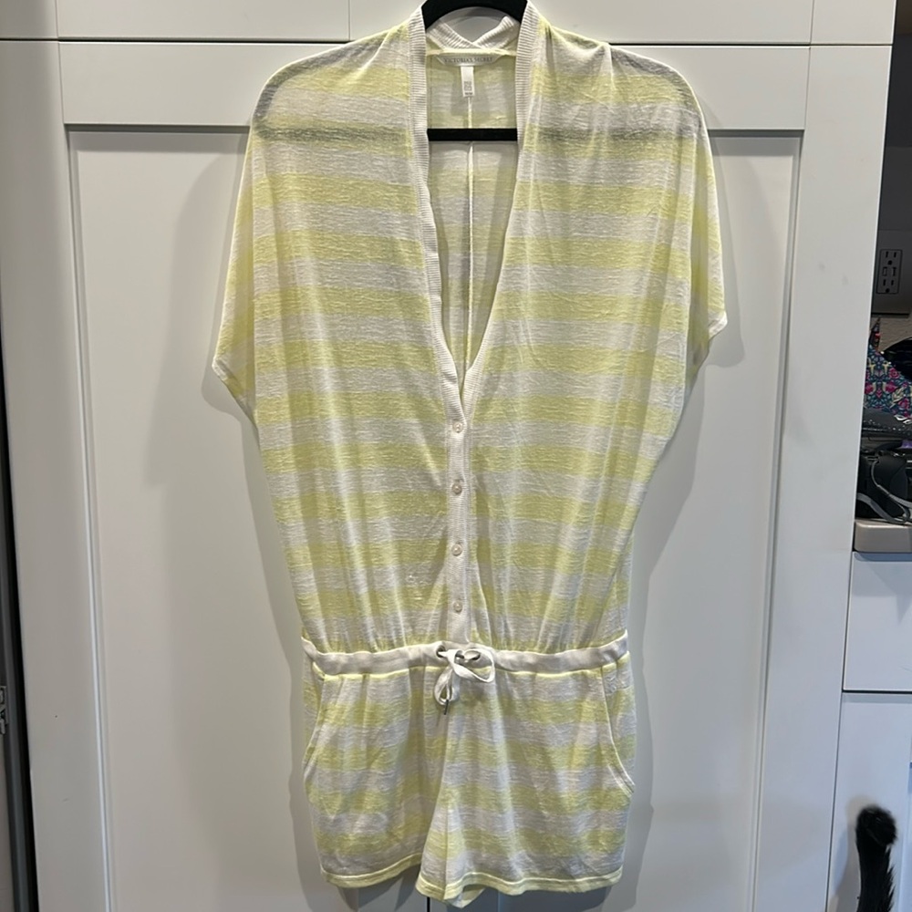 Victoria’s Secret, summer shorts, v neck, pockets and draw string.
